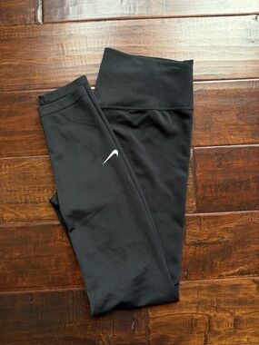 Nike One Women's Mid-Rise Crop Training Tights Black Medium